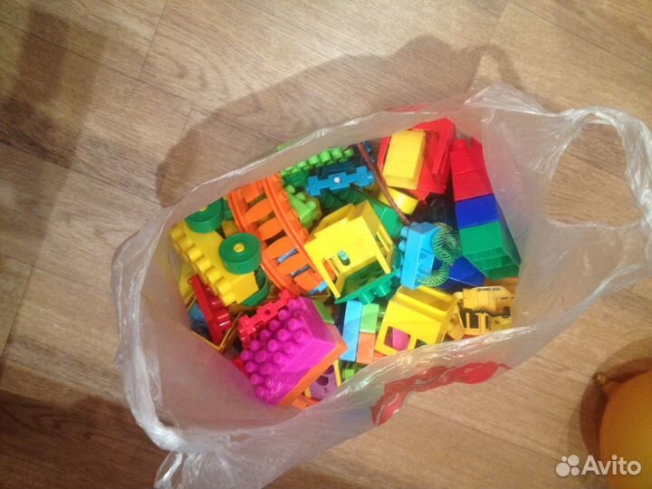 Много игрушек