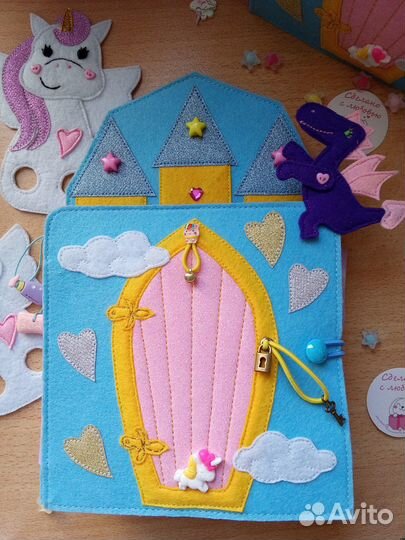 Книга-трельяж из фетра Зaмок Eдинорожки и Дрaкoши