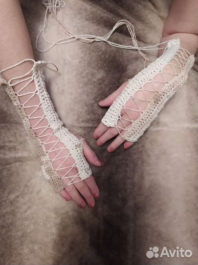 Перчатки, митенки на шнуровке