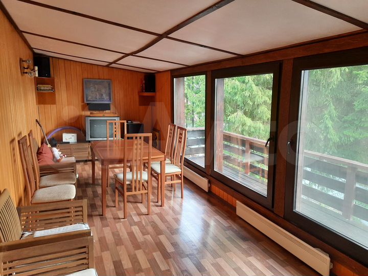 Дом 196,8 м² на участке 20,6 сот.