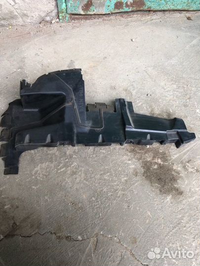 Воздуховод радиатора левый Peugeot 3008 2009-2016