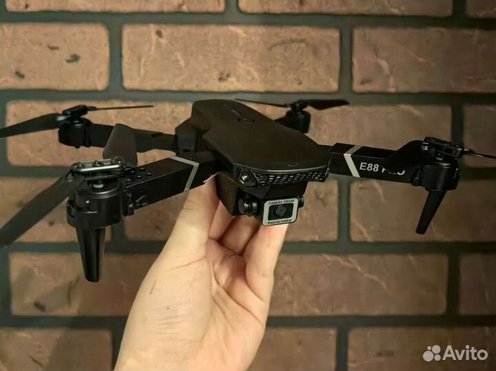 Квадрокоптер E88 pro