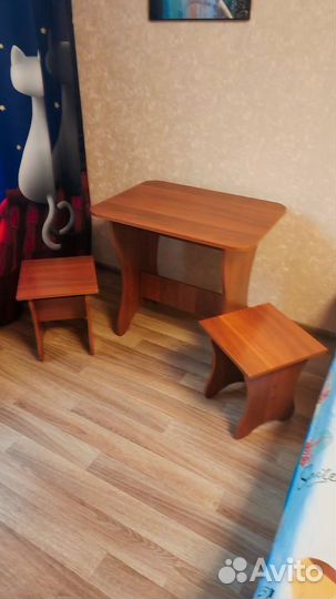 Стол и табуретки бу