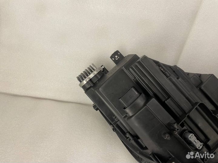 Фара левая Audi A4 B9