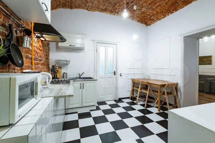 2-к. квартира, 55 м², 1/4 эт.