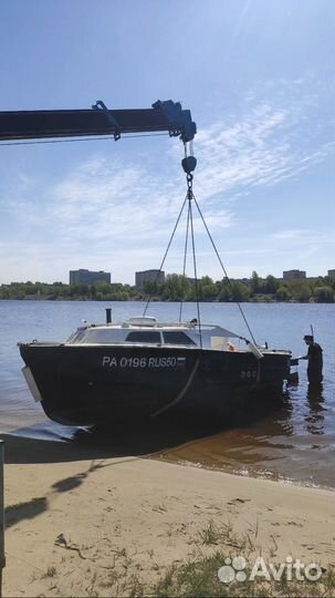 Парусно-моторная яхта