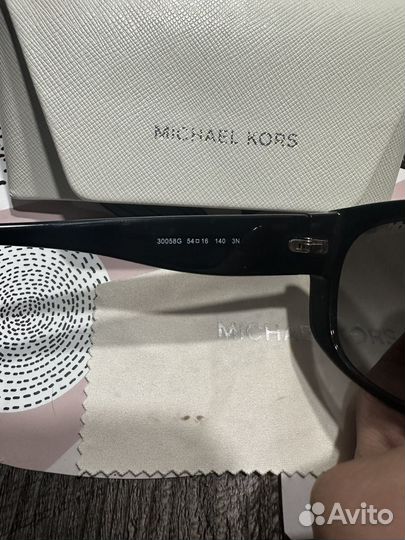 Солнцезащитные очки michael kors