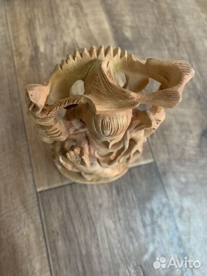 Статуэтка Лакшми из дерева