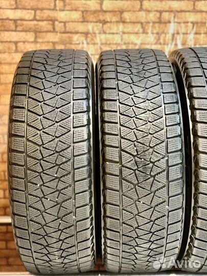 Bridgestone Blizzak DM-V2 215/65 R16