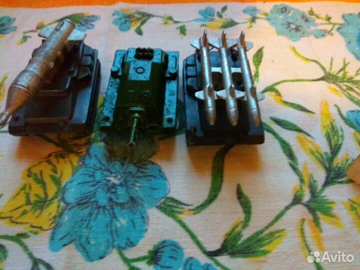 Модель танка и ракетницы