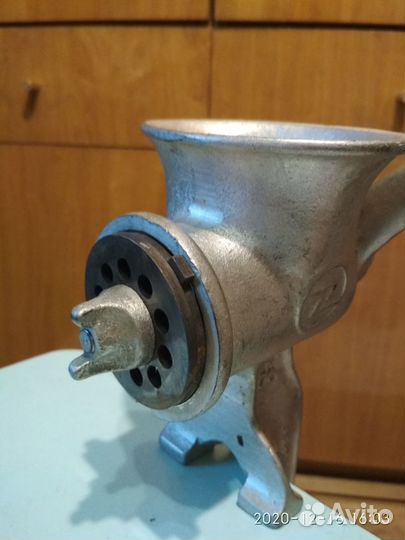 Мясорубка механич., СССР, необычной конфигурации