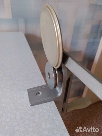 Машинка для раскатки выпрямления крышек