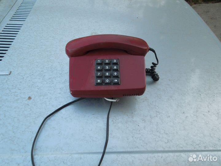 Настольный кнопочный и дисковый телефон (Польша)