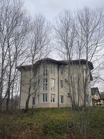 Коттедж 468 м² на участке 22 сот.