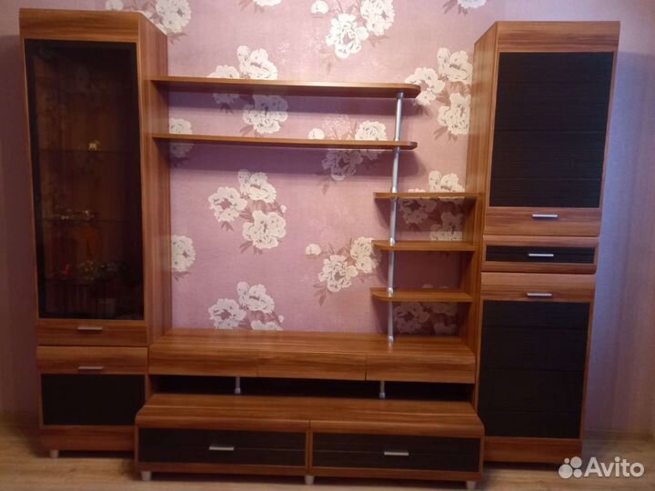 Стенка в гостиную (производ.лером)