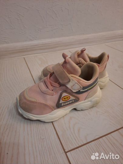 Кроссовки для девочки