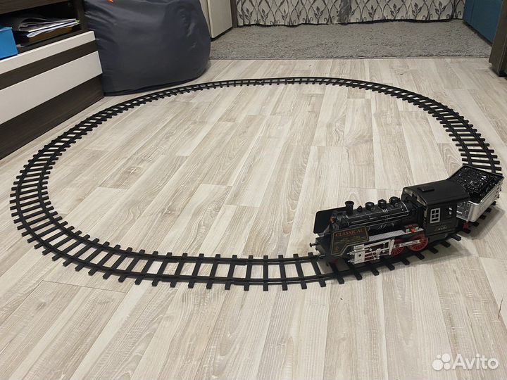 Железная дорога с поездом