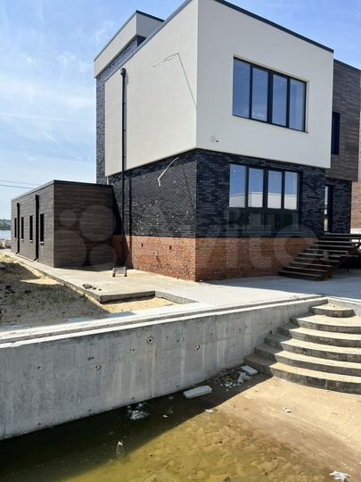 Коттедж 330 м² на участке 6,1 сот.