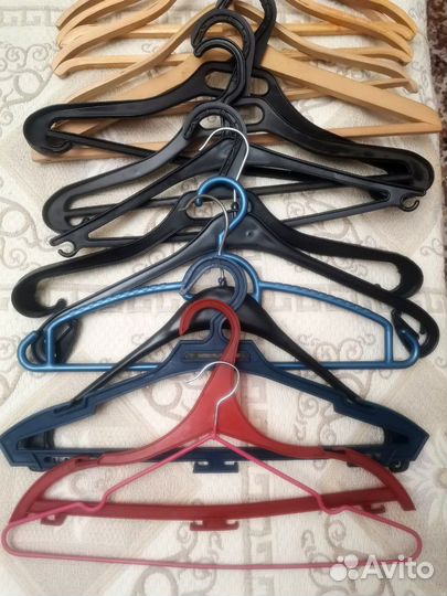 Вешалки, плечики дерево и пластик