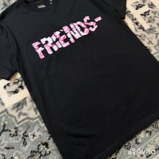 Футболка Vlone Friends Kiss