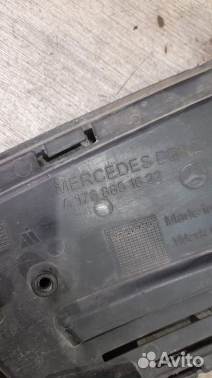 Кронштейн решетки правый Mercedes W176 A Class Amg