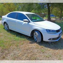 Volkswagen Jetta 1.6 AT, 2014, 240 000 км, с пробегом, цена 950 000 руб.