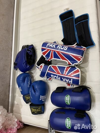 Боксерские перчатки