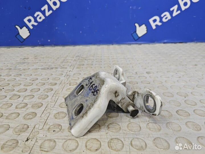 Петля двери правая Renault Arkana