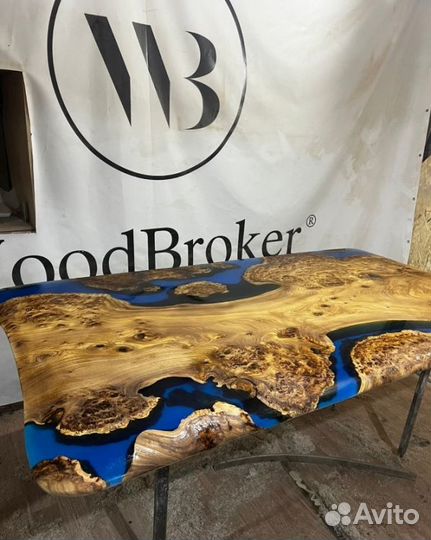 Стол из эпоксидной смолы