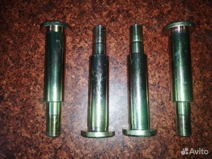 Палец (болт) ушка передней рессоры foton-1069