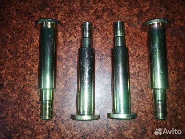 Палец (болт) ушка передней рессоры foton-1069