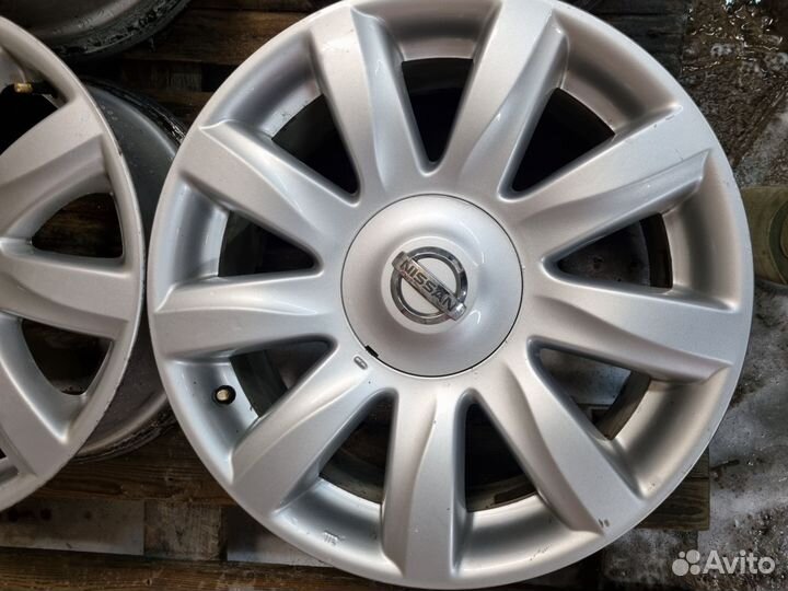 Комплект оригинальных литых дисков Nissan