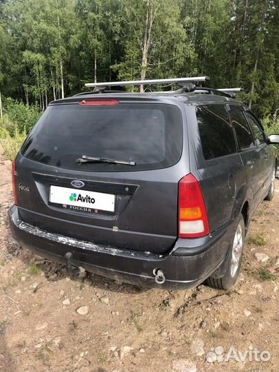 Ford Focus 1.4 МТ, 2002, битый, 240 000 км