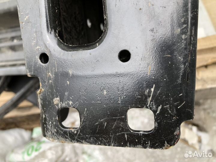 Усилитель переднего бампера Фольксваген Поло 20-23