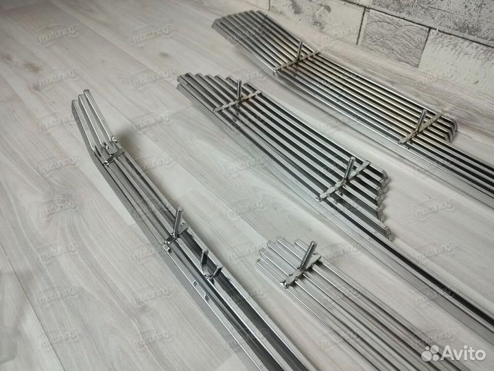 Накладки на решетку радиатора Toyota Hilux 06-11