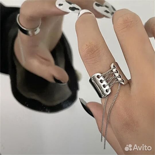 Кольцо с цепочкой новое