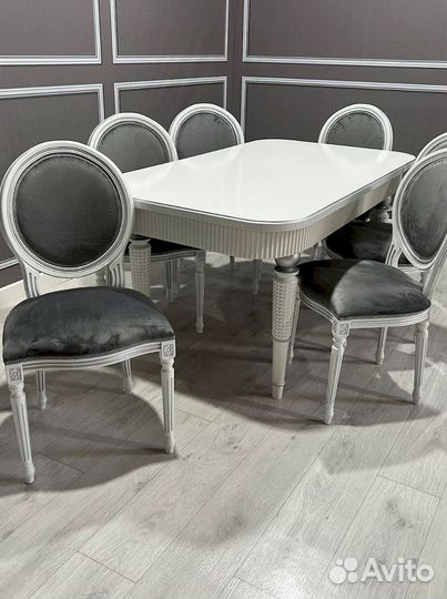 Стол обеденный. В наличии