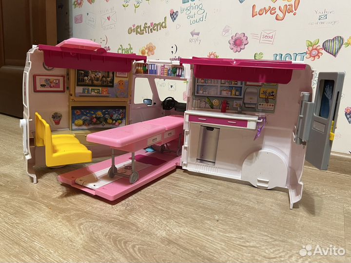 Машина скорой помощи барби