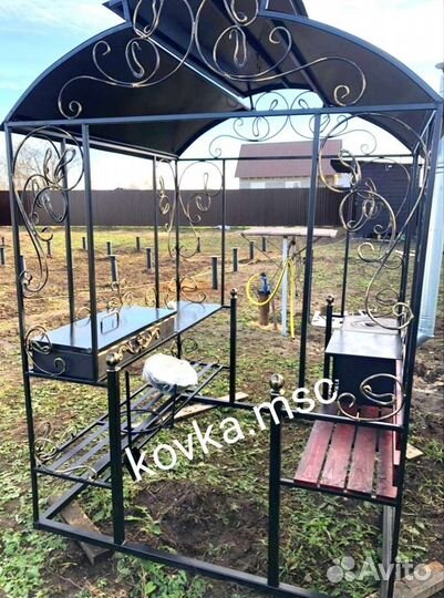 Мангал с крышей