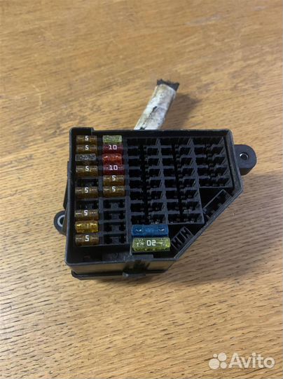 Блок предохранителей VW Passat B6