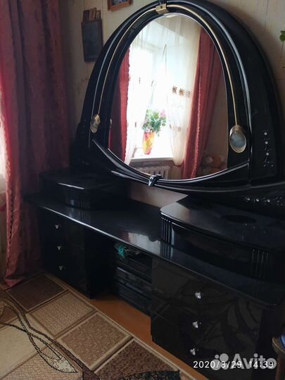 Дамский столик бу