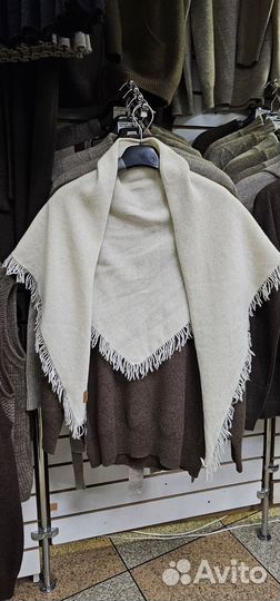 Косынка, шерсть яка и овечки (Монголия)