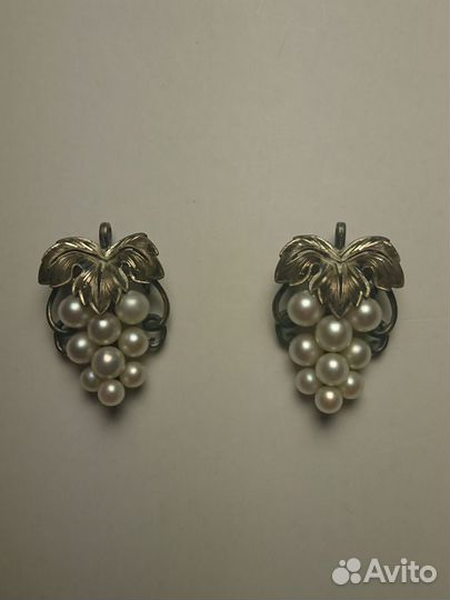 Две винтажные серебряные броши-виноградные грозди