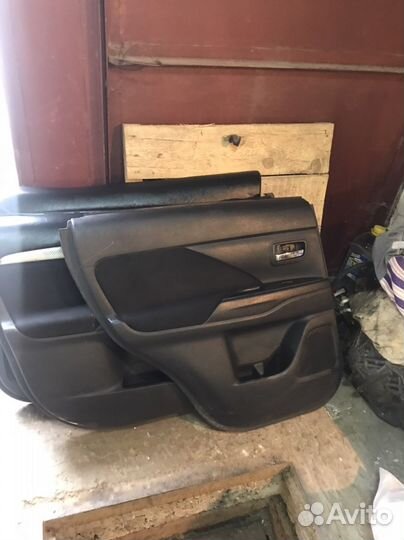 Обшивки дверей mitsubishi outlander 3