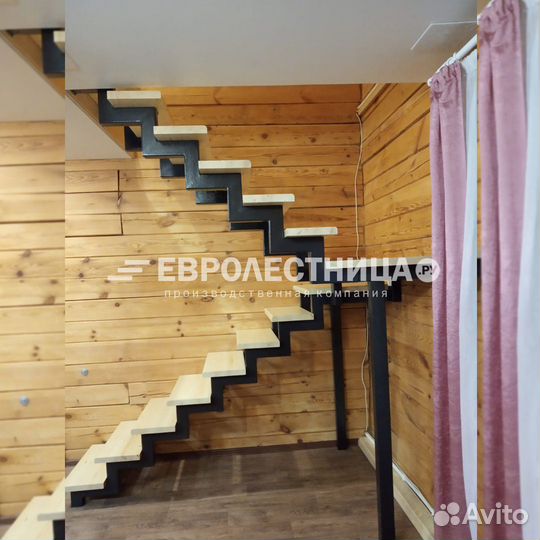 Лестница на металлическом каркасе в дом/ в коттедж