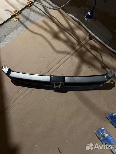 Продом решетку радиатора хонда Аккорд 1999