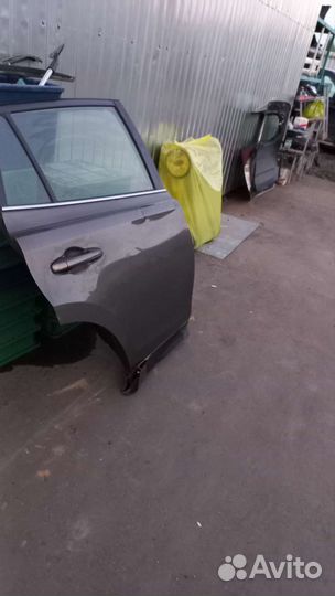 Дверь задняя правая в сборе Toyota Rav4 40