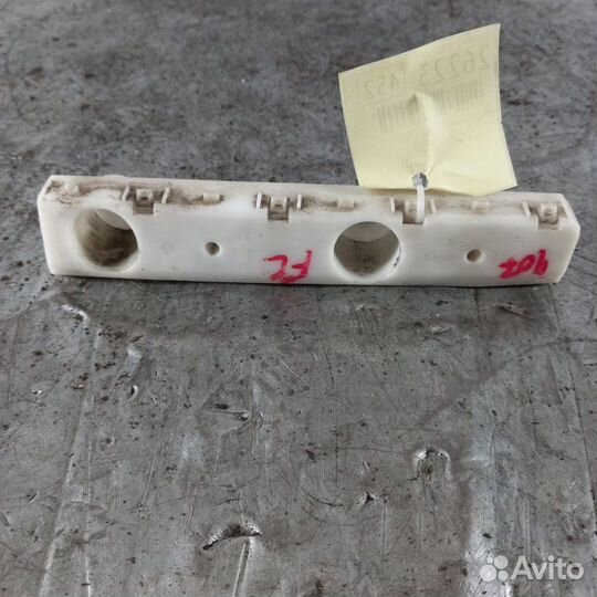 Кронштейн бампера передний левый Nissan Teana J32