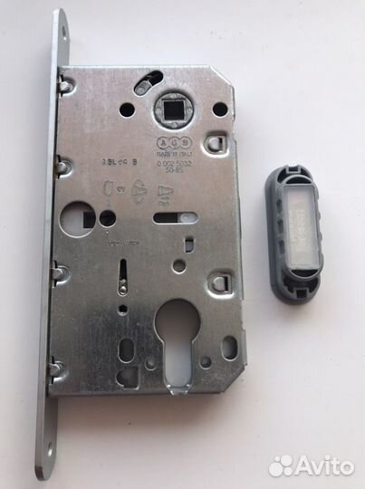 Дверной межкомнатный замок под цилиндр