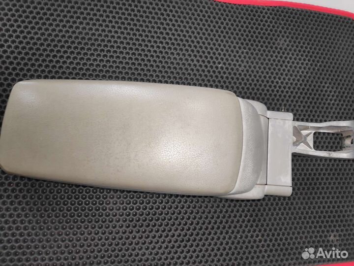 Подлокотник audi